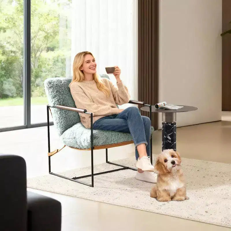 Fauteuil de détente en peluche de fourrure de lapin avec accoudoirs en bois d'hévéa et cadre en fer