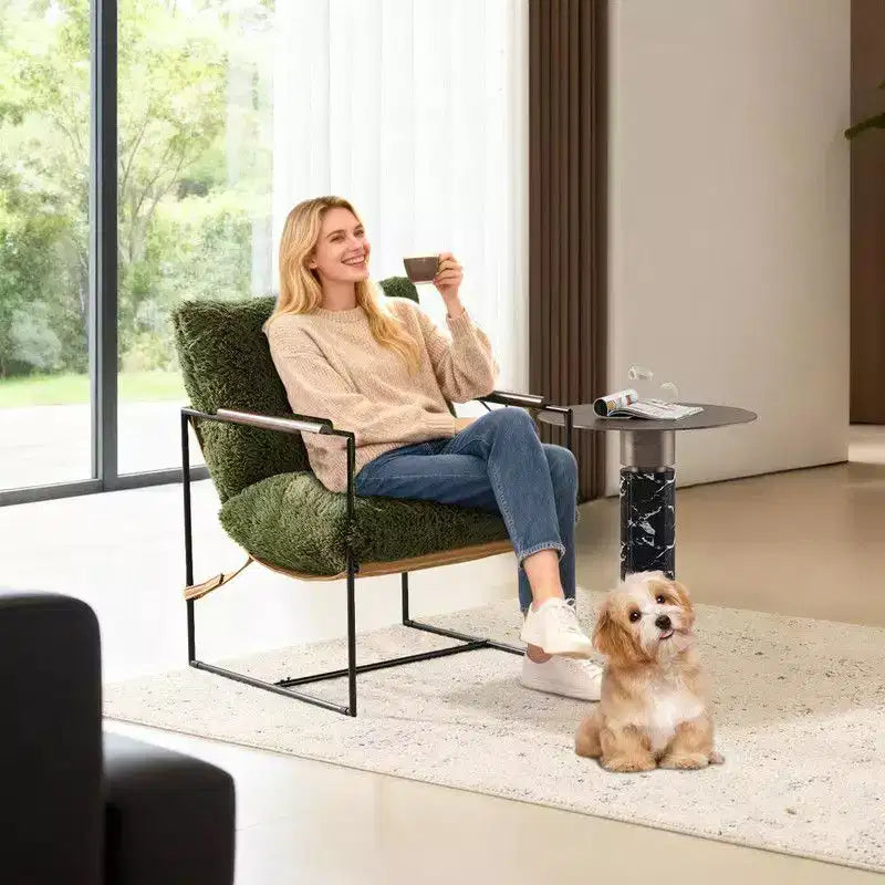 Fauteuil de détente en peluche de fourrure de lapin avec accoudoirs en bois d'hévéa et cadre en fer